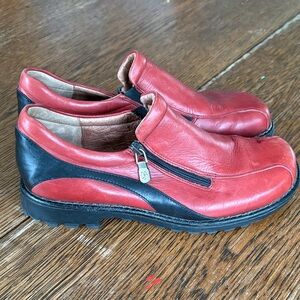 Donald J Pliner Sport Women’s US Size 6.5 Slip on Shoe Tomato Black Shine Nappa